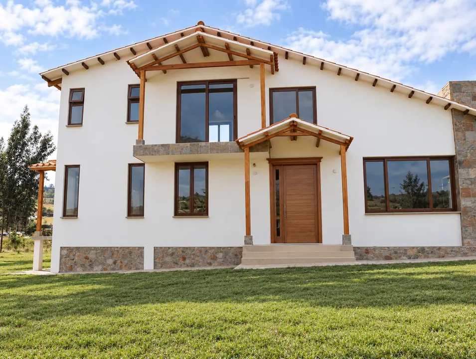 Casa campestre · ventanería en acabado madera, foto 4