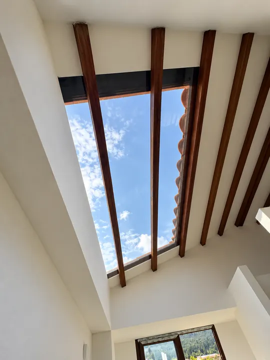 Casa campestre · ventanería en acabado madera, foto 7
